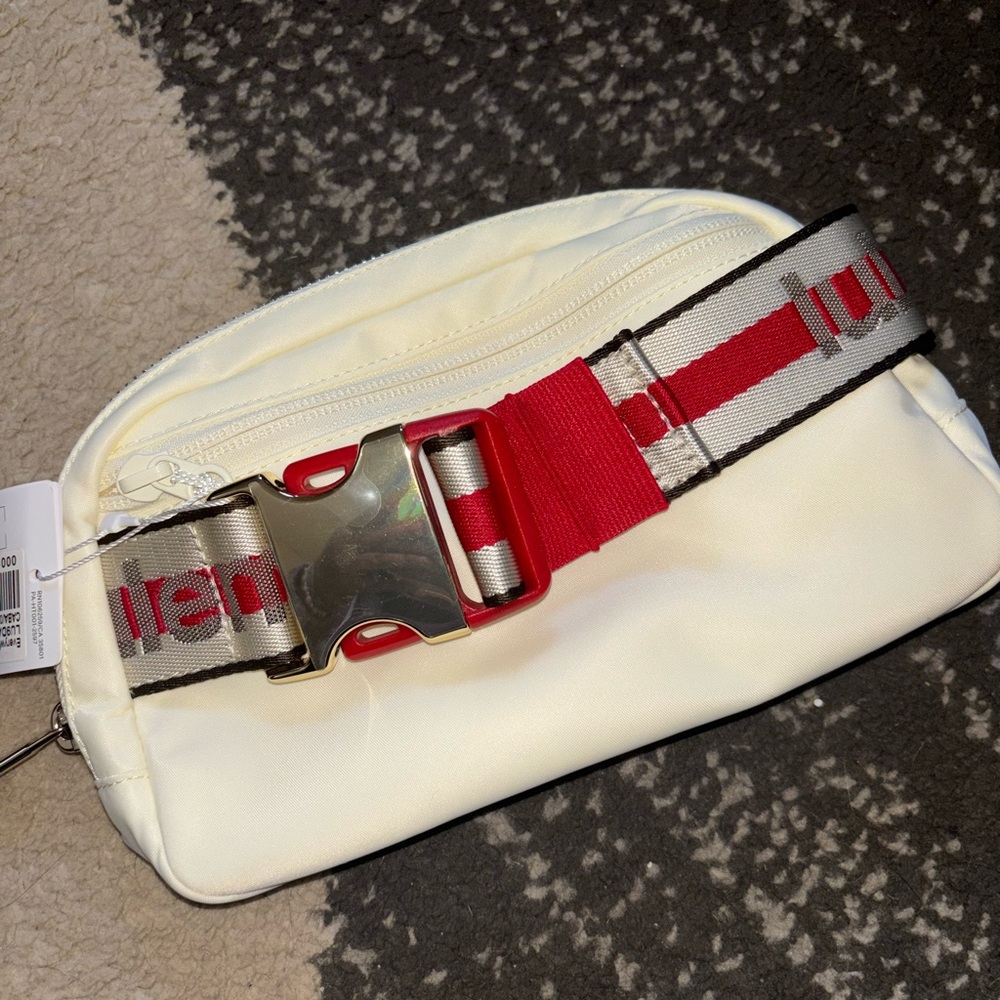 Lululemon Cream Belt Bag with Keychain - Picture 4 of 7